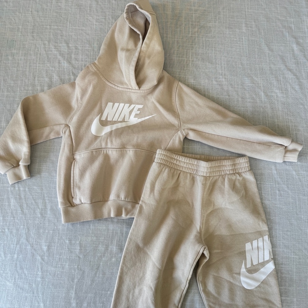 Nike Fleece Tan Hoodie & Sweatpants Set Girls’ Size Medium 5-6 Years 110-116cm